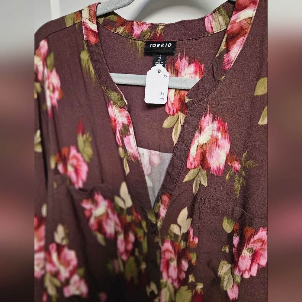 Torrid Pink and Brown Floral Blouse - Picture 3 of 4